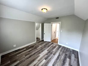 8238 S Saginaw Ave in Chicago, IL - Building Photo - Building Photo