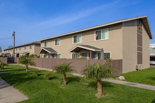 Sunrise Palms in Anaheim, CA - Building Photo