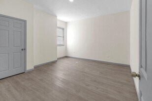 181-183-183 N 6th St in Newark, NJ - Building Photo