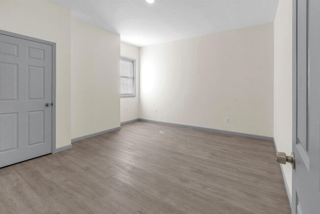 181-183-183 N 6th St