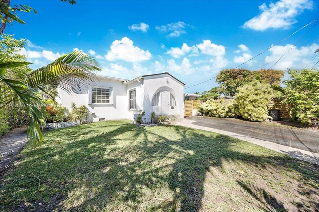 9056 Emerson Ave in Surfside, FL - Building Photo - Building Photo