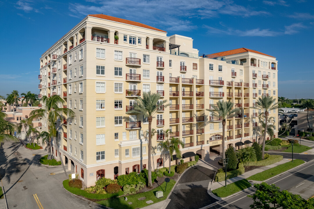 Mizner Park Apartments in Boca Raton, FL - Foto de edificio