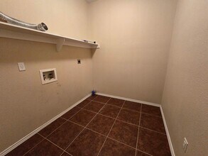 123 Veracruz Dr in Laredo, TX - Foto de edificio - Building Photo