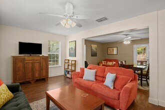 1713 Deerfield Dr in Austin, TX - Building Photo - Building Photo