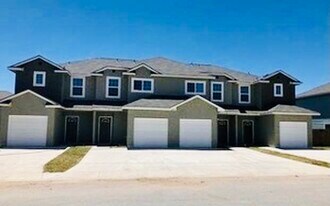 8323 Breezy Cove in Selma, TX - Building Photo