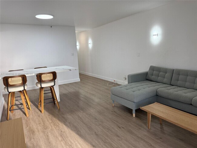 4301 Collins Ave in Miami, FL - Building Photo - Building Photo