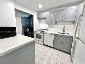 8020 N Colony Cir in Tamarac, FL - Building Photo - Building Photo