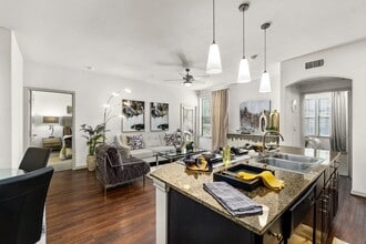 19000 Crescent Springs Dr in Houston, TX - Building Photo - Building Photo