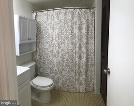 6113 Hilltop Dr in Brookhaven, PA - Building Photo - Building Photo