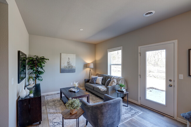 615 McKay Way-Unit -1 in Waterloo, WI - Building Photo - Building Photo