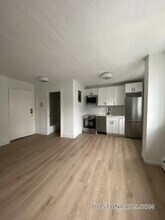 740 E 7th St, Unit 32 in Boston, MA - Foto de edificio - Building Photo