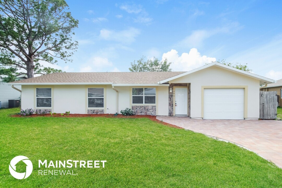 486 Catalina Ave in Palm Bay, FL - Building Photo