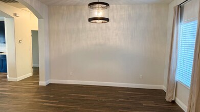 13515 Arden Frst Dr in Bakersfield, CA - Building Photo - Building Photo