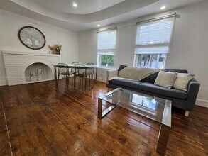 622 15th St in Miami Beach, FL - Foto de edificio - Building Photo