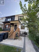 163 Hampton Ave in Toronto, ON - Building Photo