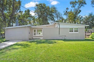 7038 Deauville Rd in Jacksonville, FL - Building Photo