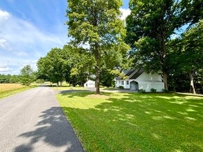 1405 Webb Ridge Rd in Russell Springs, KY - Building Photo - Building Photo