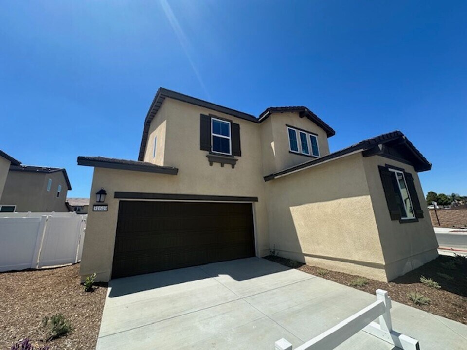31649 Cobalite Dr in Winchester, CA - Building Photo
