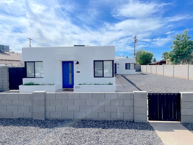 property at 1311 W Clarendon Ave