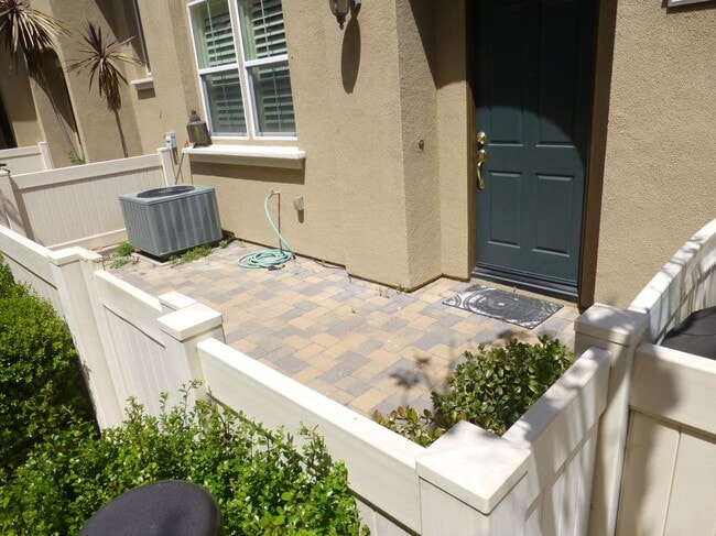 416 W Linden Dr in Orange, CA - Foto de edificio - Building Photo