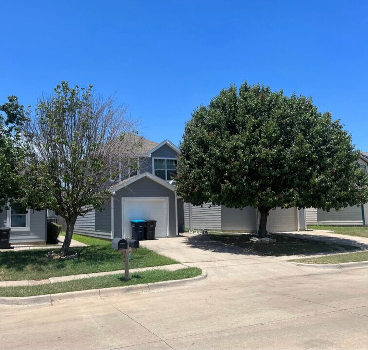 10636 Wild Oak Dr in Fort Worth, TX - Building Photo