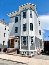 79 Sydney St, Unit 3 in Boston, MA - Foto de edificio - Building Photo