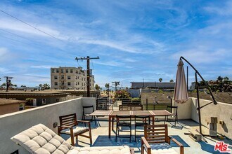 28 Ozone Ave in Los Angeles, CA - Building Photo - Building Photo