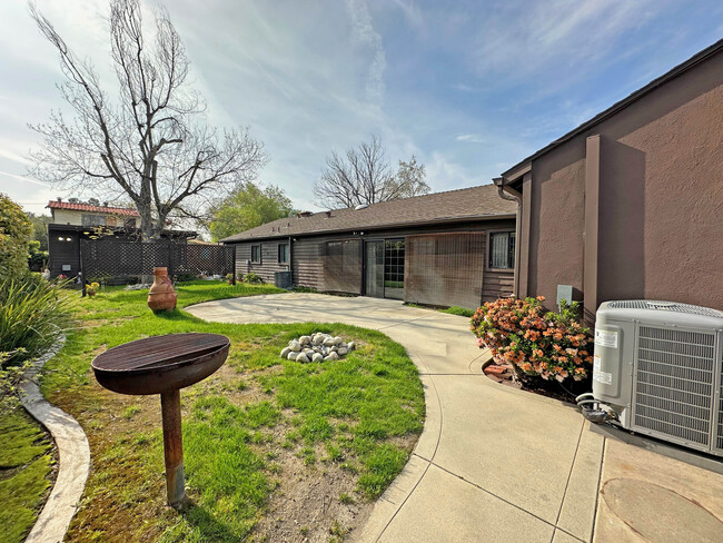 635 Eaton Dr in Pasadena, CA - Building Photo - Building Photo