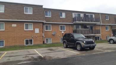 South Shores Suites in Niagara Falls, ON - Building Photo - Building Photo