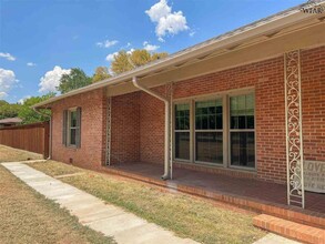 2111 Hiawatha Blvd in Wichita Falls, TX - Building Photo - Building Photo