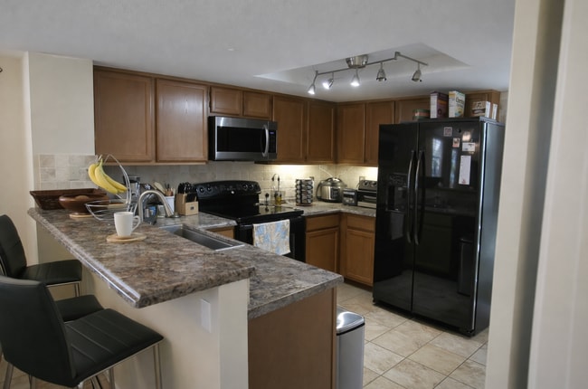 7618 Colonial Ct in Tampa, FL - Building Photo - Building Photo