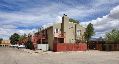 1241 Menaul Blvd NW in Albuquerque, NM - Building Photo - Building Photo