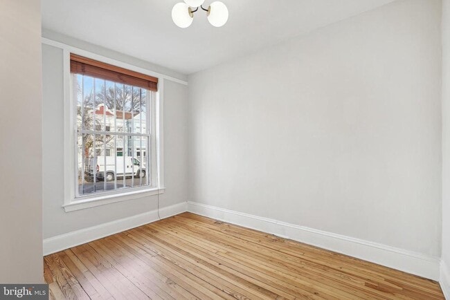 1221 D St NE in Washington, DC - Building Photo - Building Photo