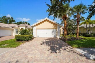 7716 Uliva Way in Sarasota, FL - Building Photo - Building Photo