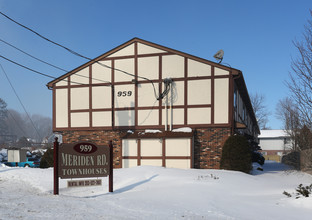 Meriden Rd Townhouses in Waterbury, CT - Building Photo - Building Photo