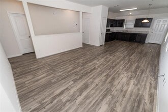 5807 Kyle Cove Dr in Katy, TX - Foto de edificio - Building Photo