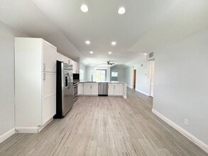 1324 SE 6th Ave in Cape Coral, FL - Building Photo - Building Photo