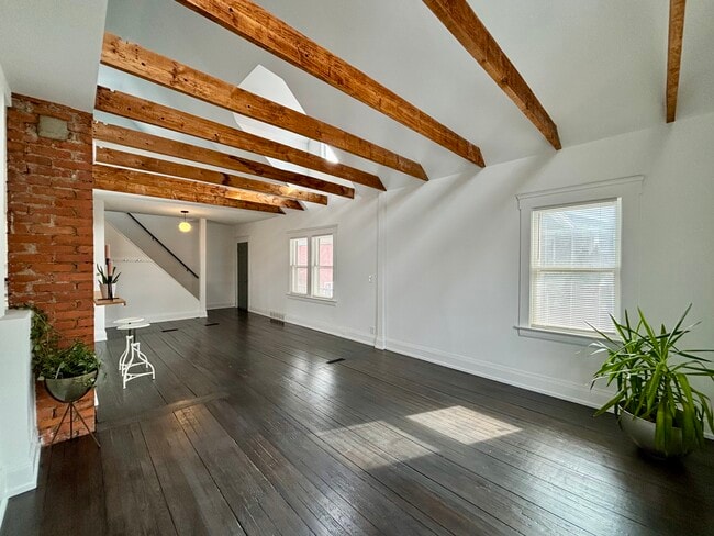 1118 Kenilworth Ave, Unit 1118 Kenilworth Ave - Up
