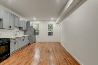 37 Logan Ave in Jersey City, NJ - Foto de edificio - Building Photo