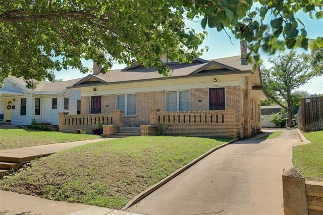 property at 1904 Clover Ln