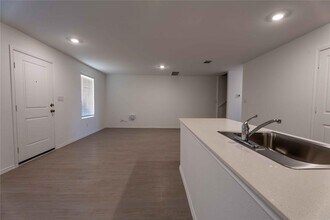 2320 Blizzard Dr in Lockhart, TX - Building Photo - Building Photo