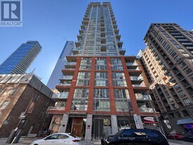 126 Simcoe St in Toronto, ON - Building Photo