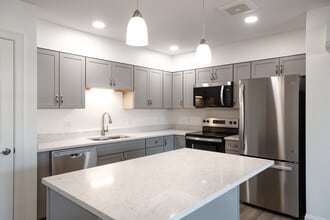 Goodall Place in Sanford, ME - Foto de edificio - Interior Photo