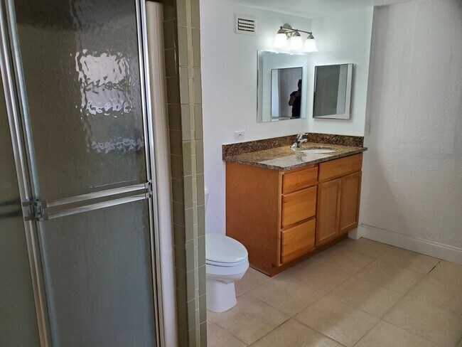2750 Lakeview Dr in Ft. Myers, FL - Building Photo - Building Photo