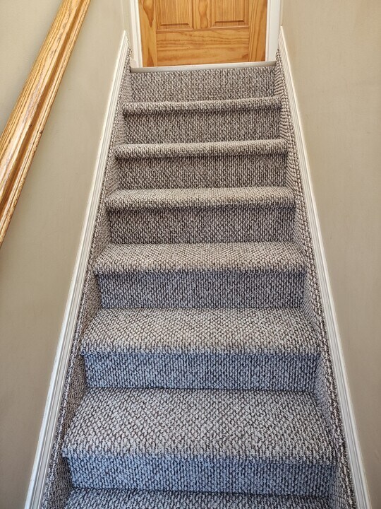 32 Scooter Ln, Unit 2nd floor in Hicksville, NY - Foto de edificio