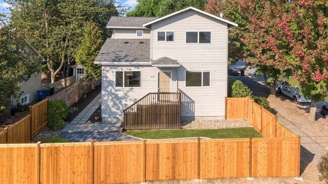 8617 Linden Ave N in Seattle, WA - Building Photo - Building Photo