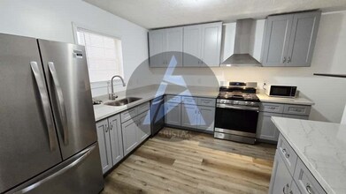 4433 Coopers Creek Dr SE in Smyrna, GA - Foto de edificio - Building Photo