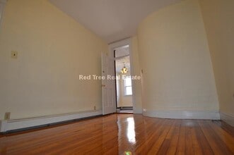 1906 Beacon St, Unit 2 in Brookline, MA - Foto de edificio - Building Photo