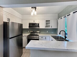 7950 Mission Center Ct in San Diego, CA - Foto de edificio - Building Photo