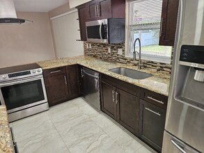 1704 NW 39th Terrace in Gainesville, FL - Foto de edificio - Building Photo